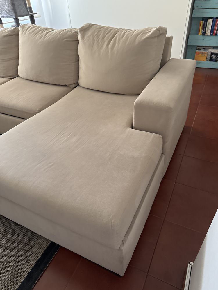 Sofá com chaise long