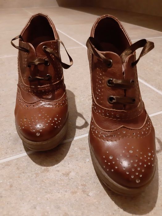 Sapato de salto alto "Tapadas"