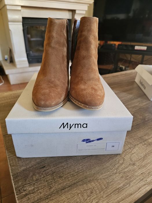 Sandália e bota usados uma vez