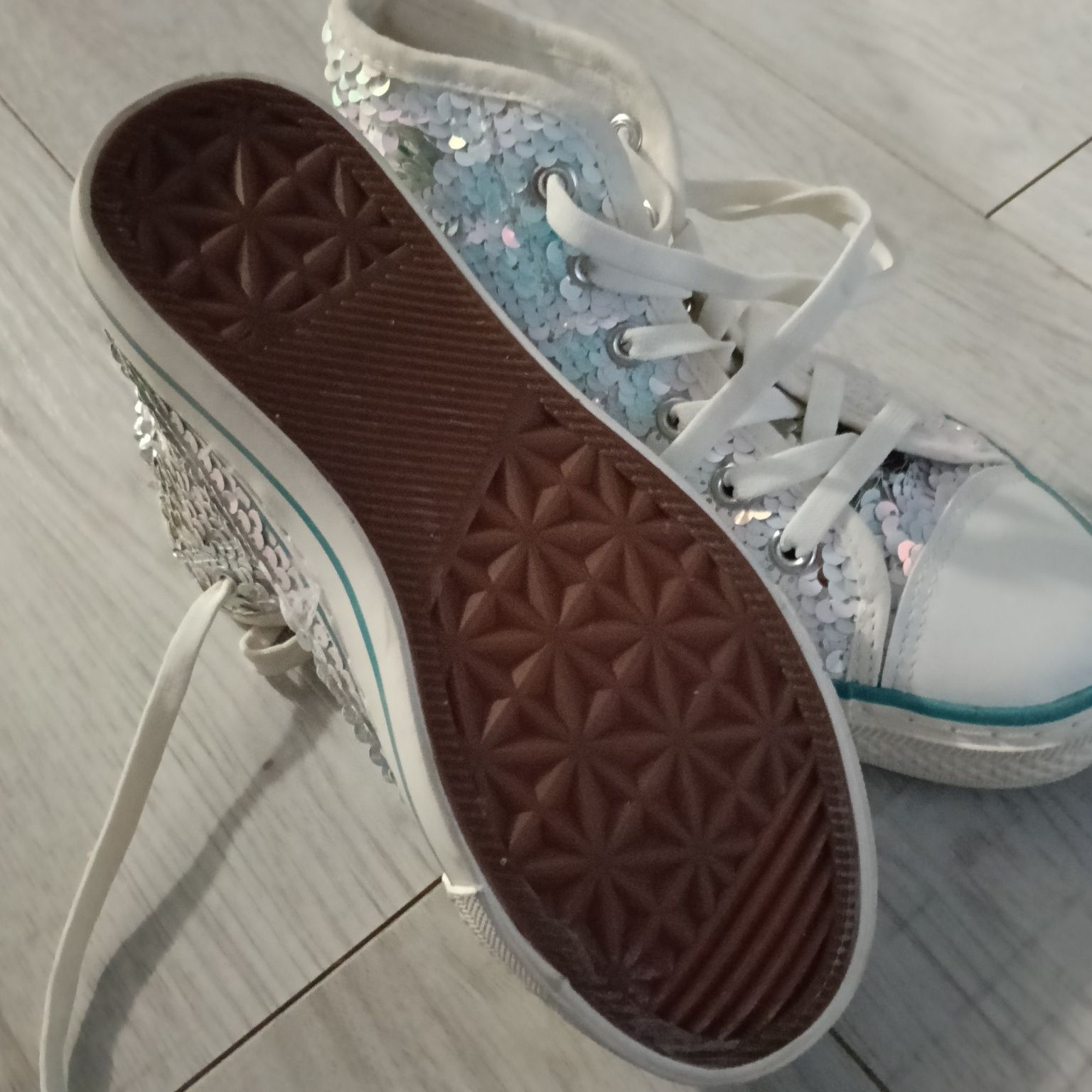 Cekinowe trampki .