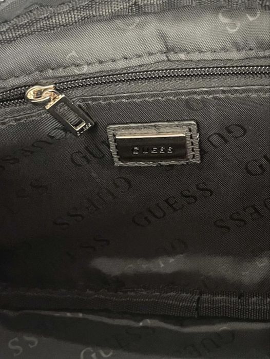 Nowa nerka crossbody Guess