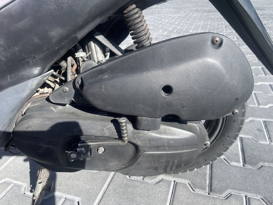 Скутер Suzuki Lets 2 стоковий