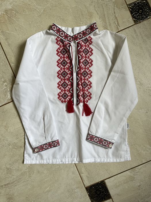 Продам вишиванку на хлопчика 3-5 років