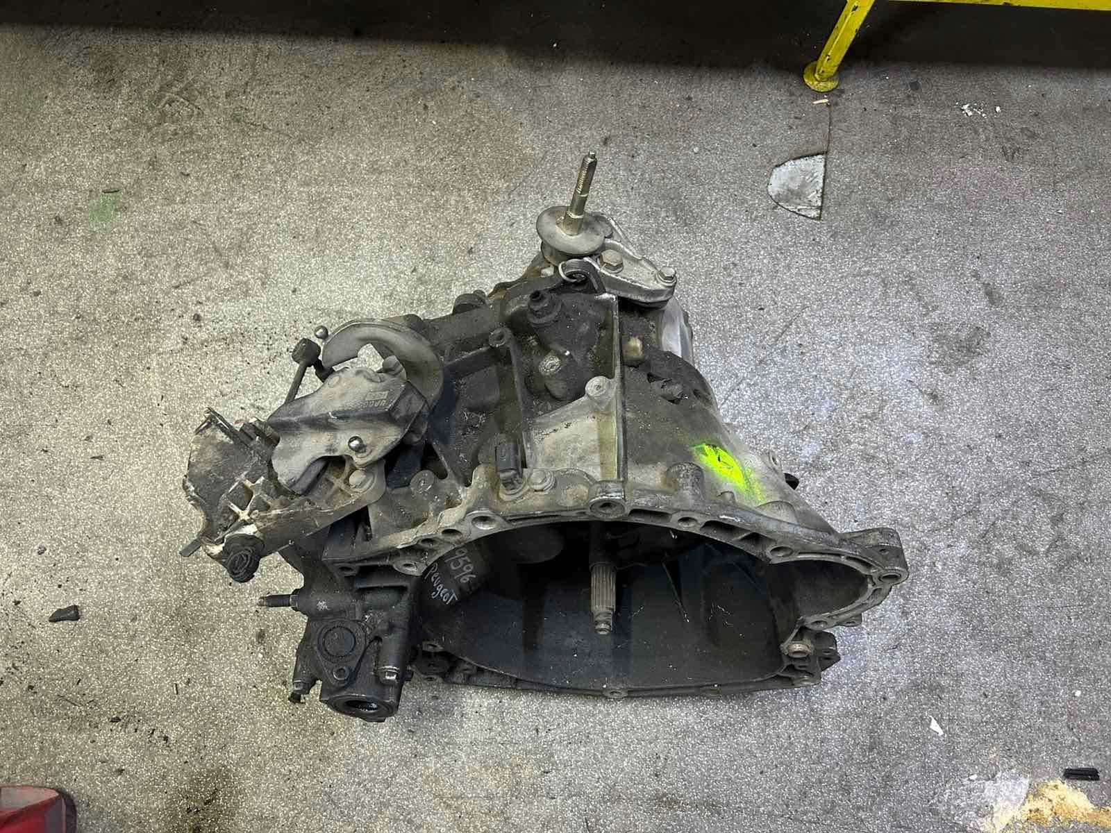 Коробка передач (КПП) Peugeot 307 / Citroen C4 - 2.0L (20DM37) (136KM)