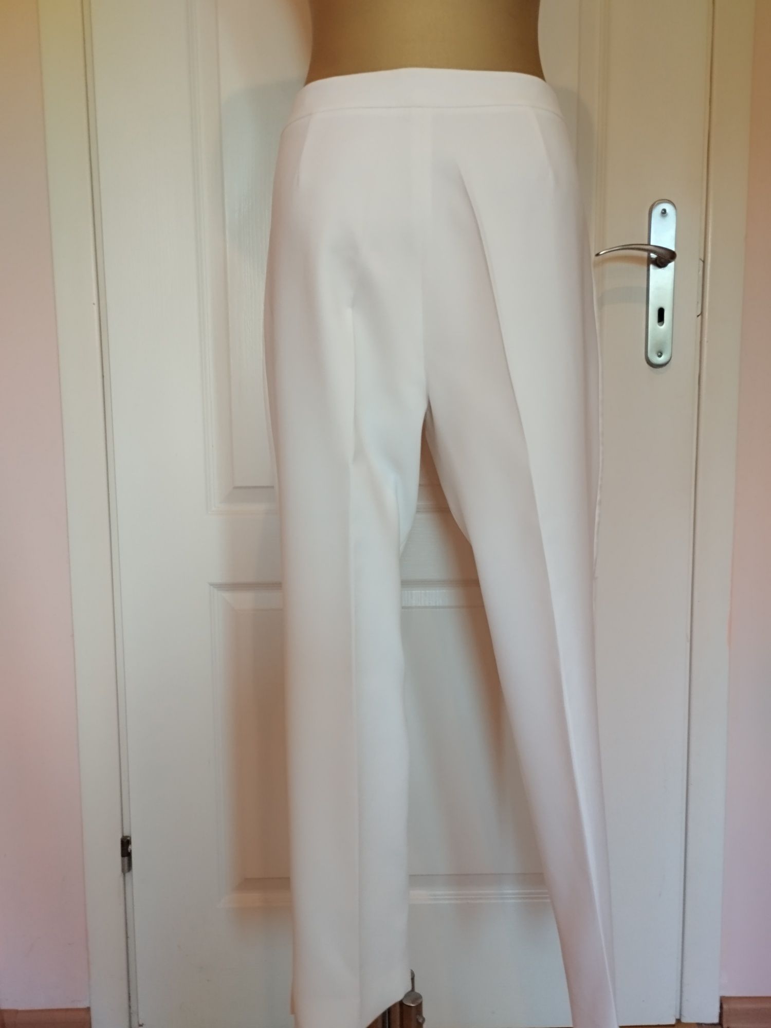 White Label białe eleganckie spodnie 42