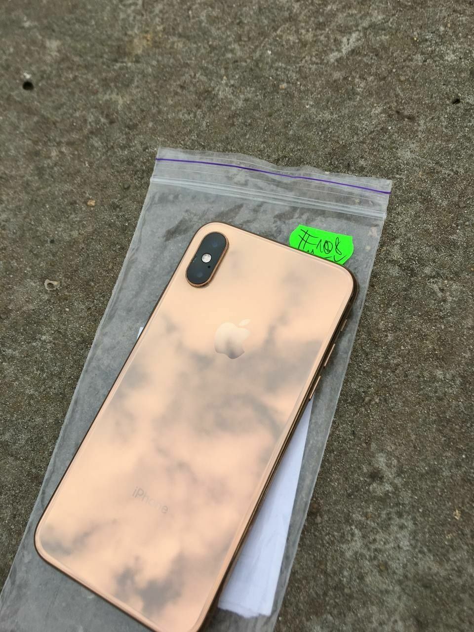 iPhone xs 64 gb gold