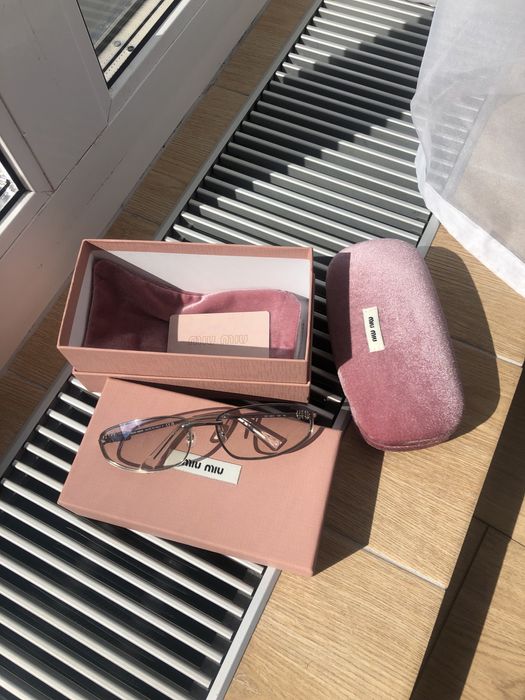 Сонцезахисні окуляри Miu Miu