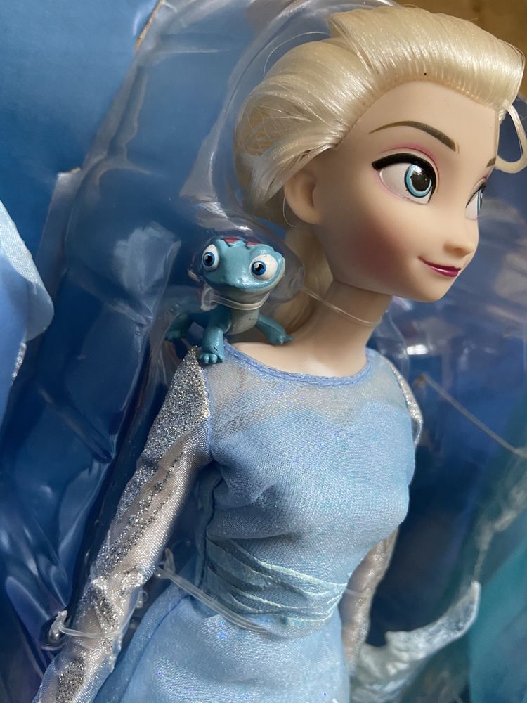 Zestaw Disney Store Lalka Elsa koń Nokk kameleon Bruni Kraina Lodu