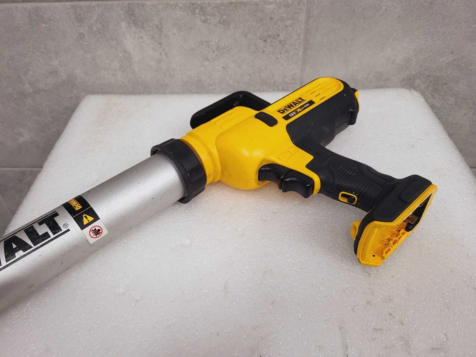 Pistolet wyciskacz do silikonu 18V DeWalt DCE580N