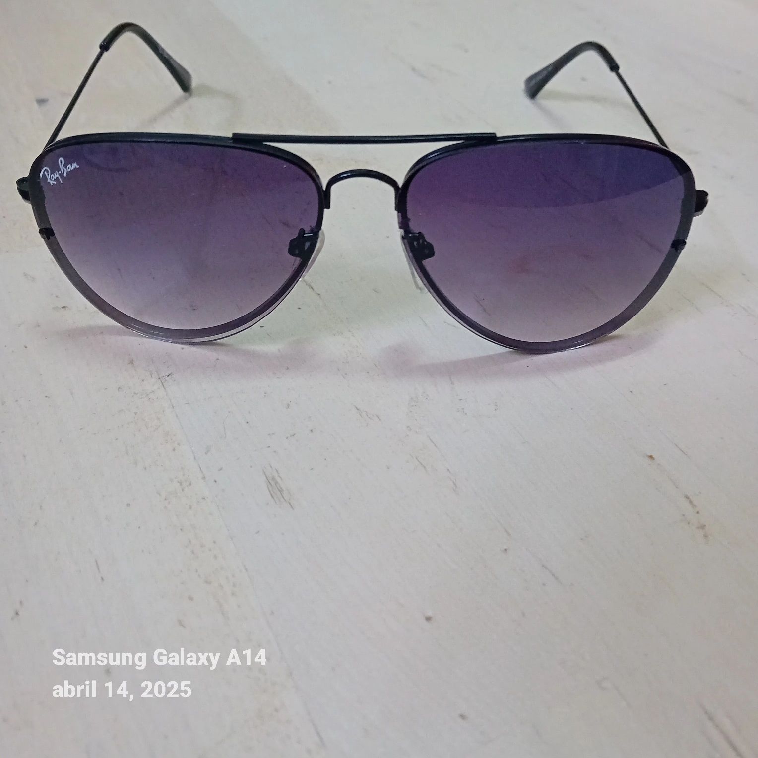 Vendo óculos de sol Ray-Ban novos. sem etiqueta e sem estojo