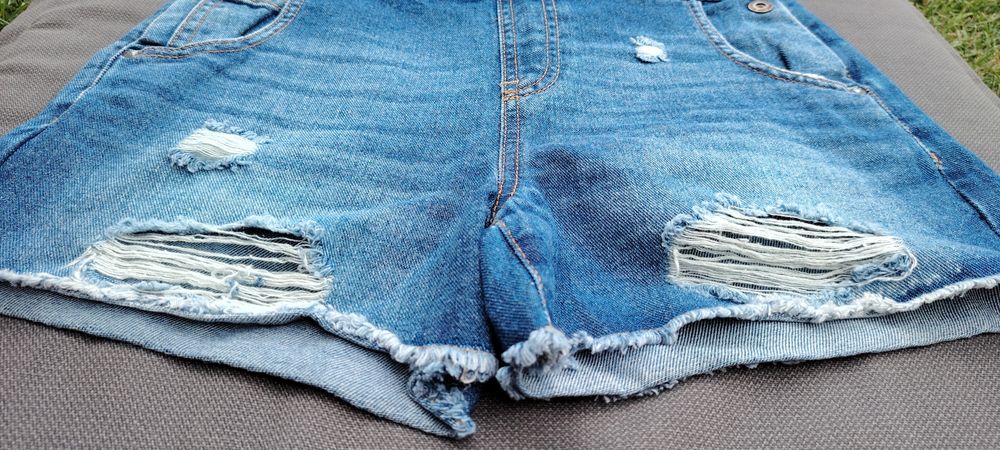 Nowe ogrodniczki jeansowe Reserved w rozmiarze 146