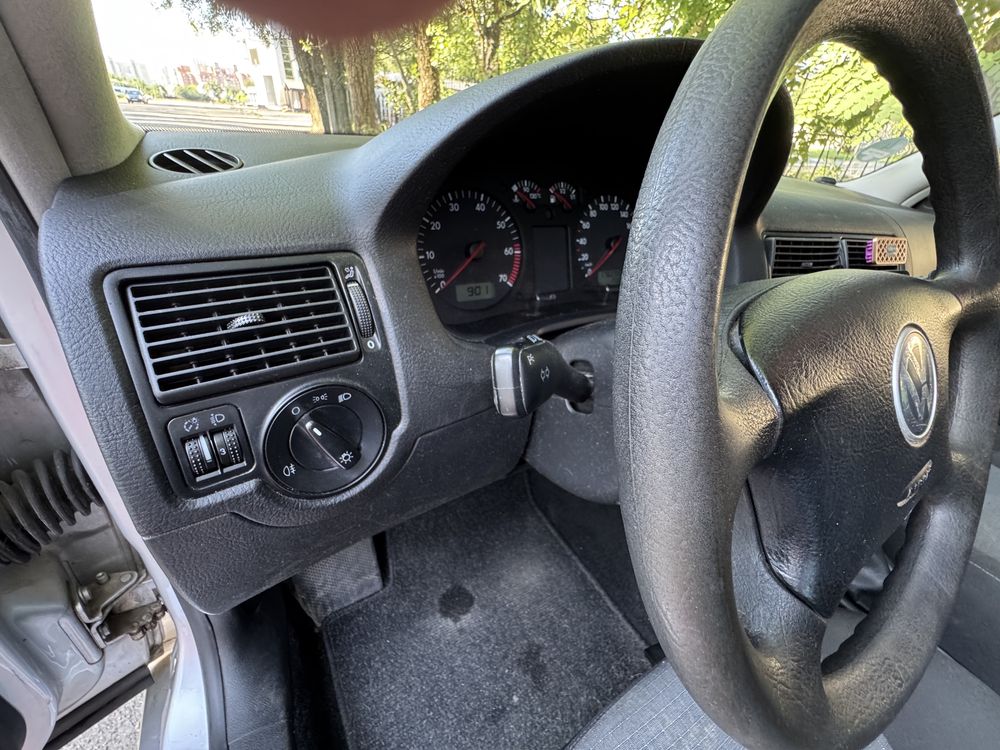 Продам Volkswagen Golf 1.4 MPI