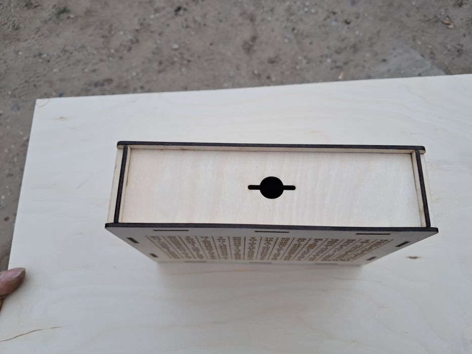 Skarbonka drewniana wykreślanka dowolna kwota z grawerem