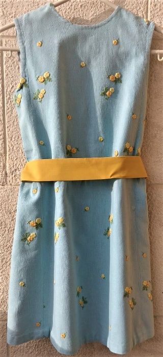 Vestido Azul Bebé Bordado c/ Flores Amarelas s/ Mangas c/ Cinto 9 Anos