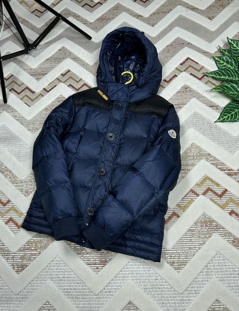 Moncler пуховик оригинал размер S/M куртка