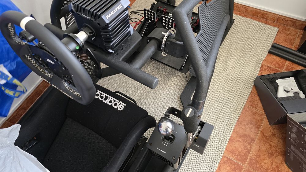 Estrutura de simulador cockpit Fanatec Rennsport V2