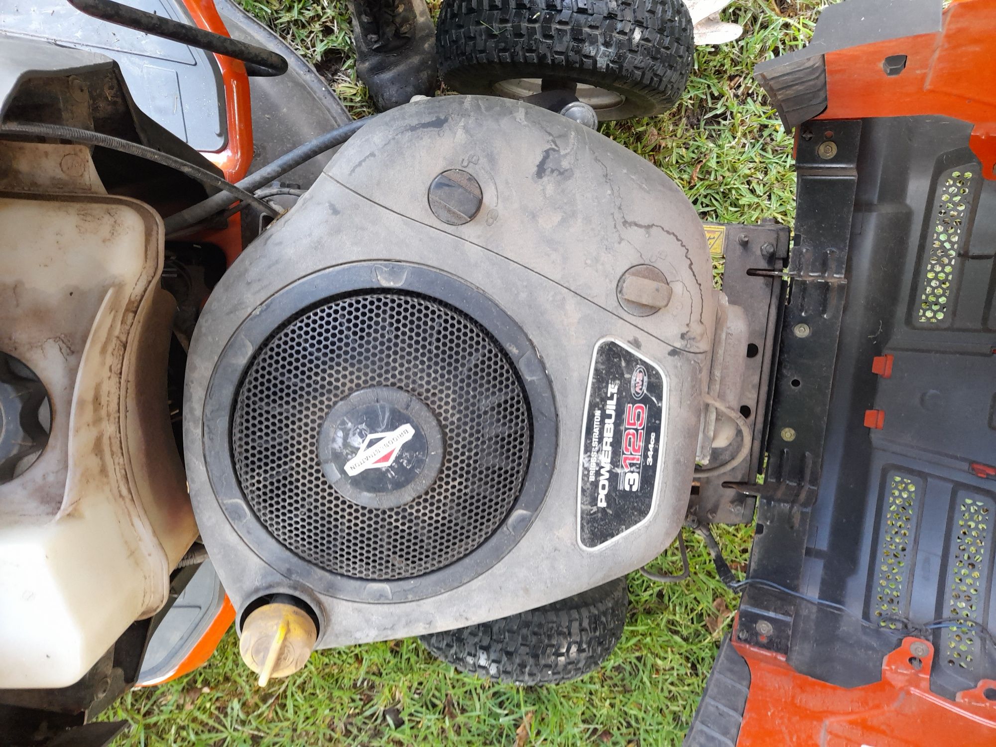 Trator de cortar relva Husqvarna