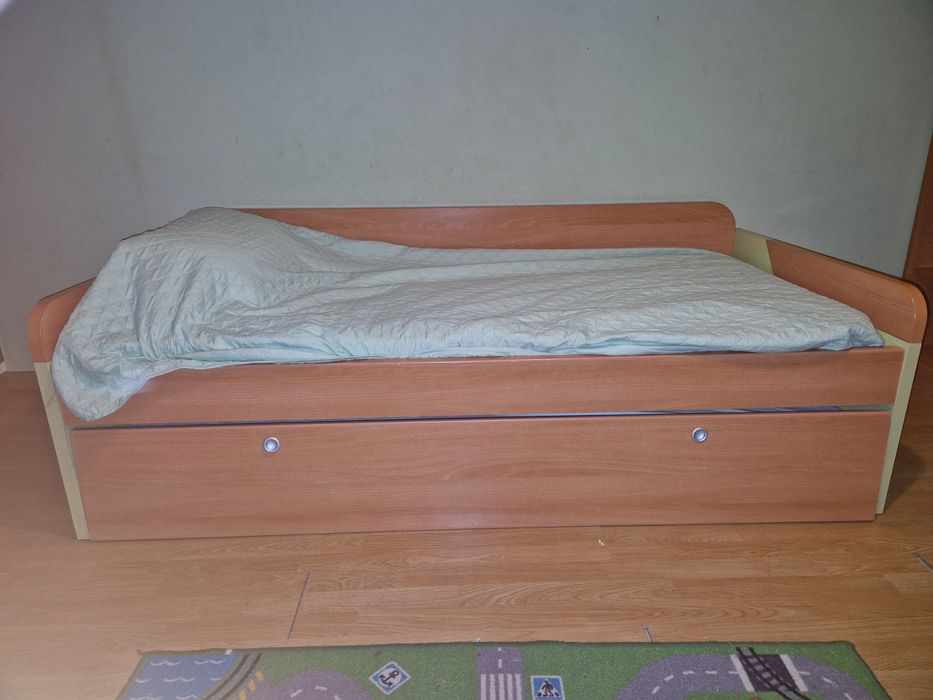 Conjunto de cama dupla infantil e cómoda
