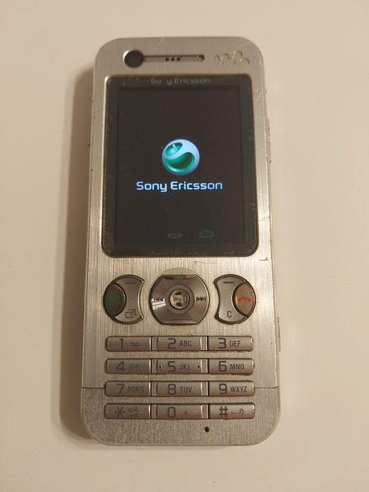 Sony Ericsson W890i + karta pamięci Sony M2