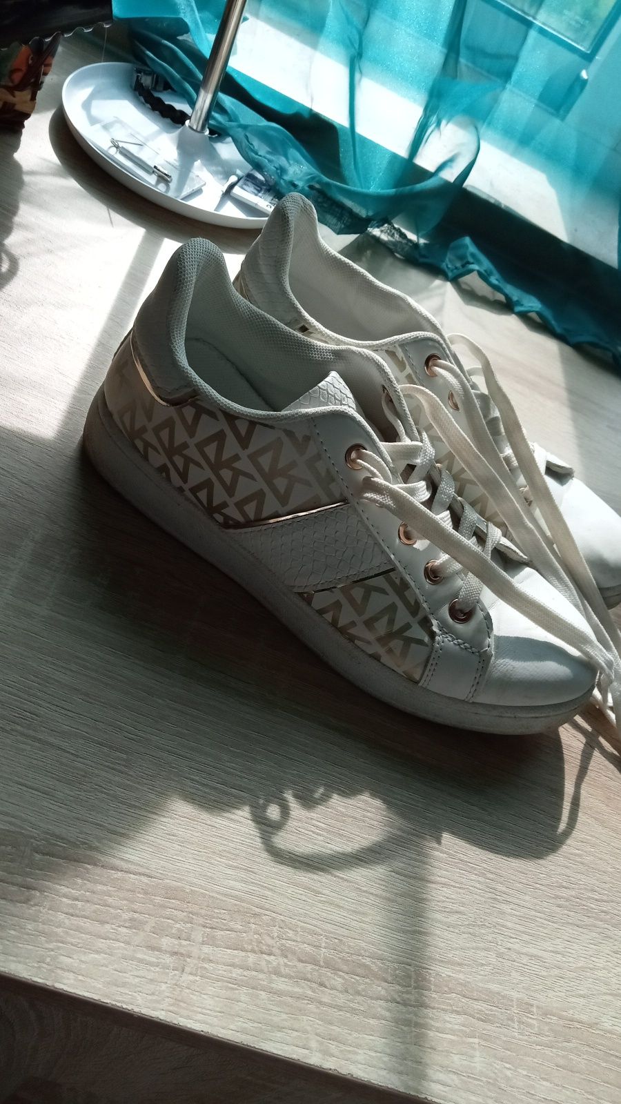 Vendo sapatos e sapatilhas