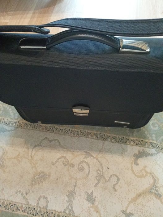 Продам мужской портфель Roncato