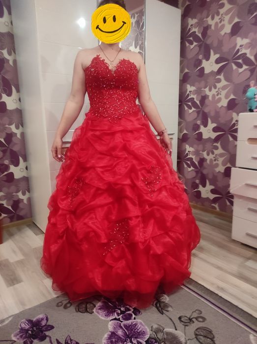 Нарядне випускне плаття