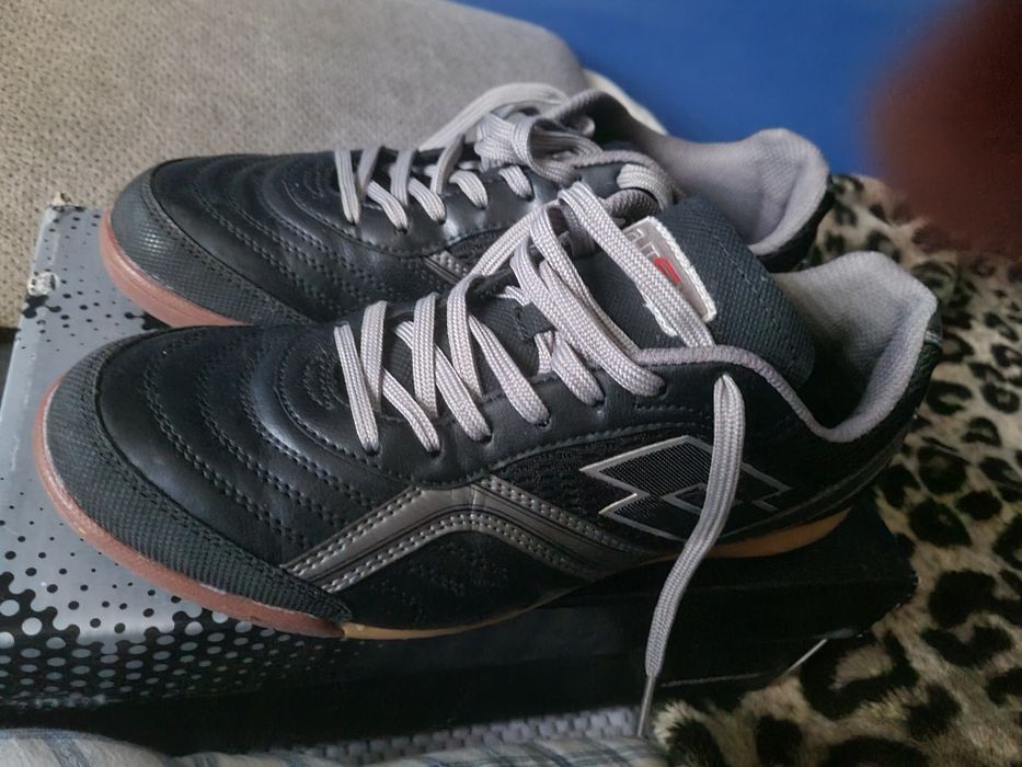 NOWE  halówki LOTTO Torcida XII rozmiar 43 / 277mm