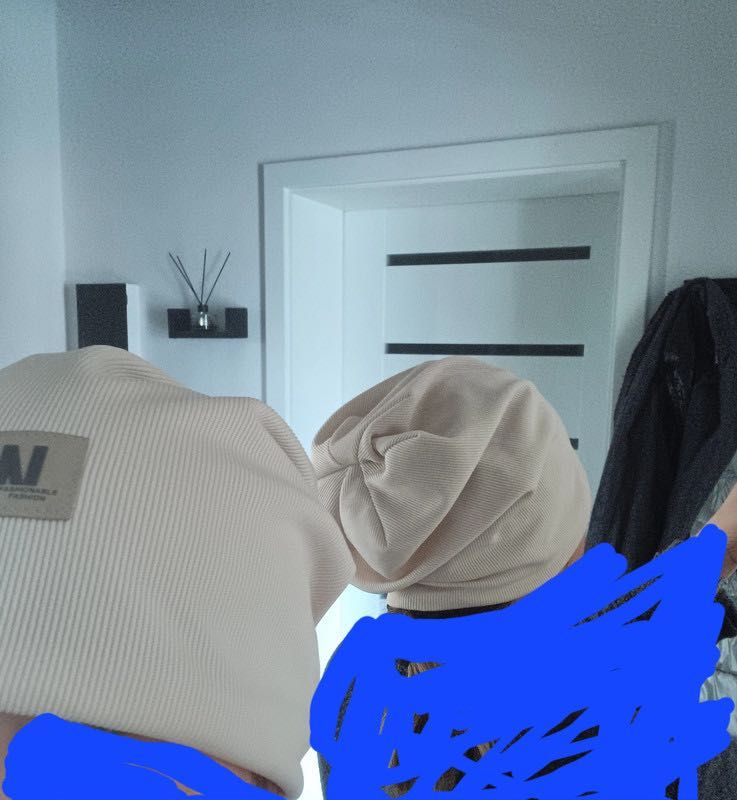 Czapka damska kremowa