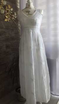 Biała z koronką sukienka