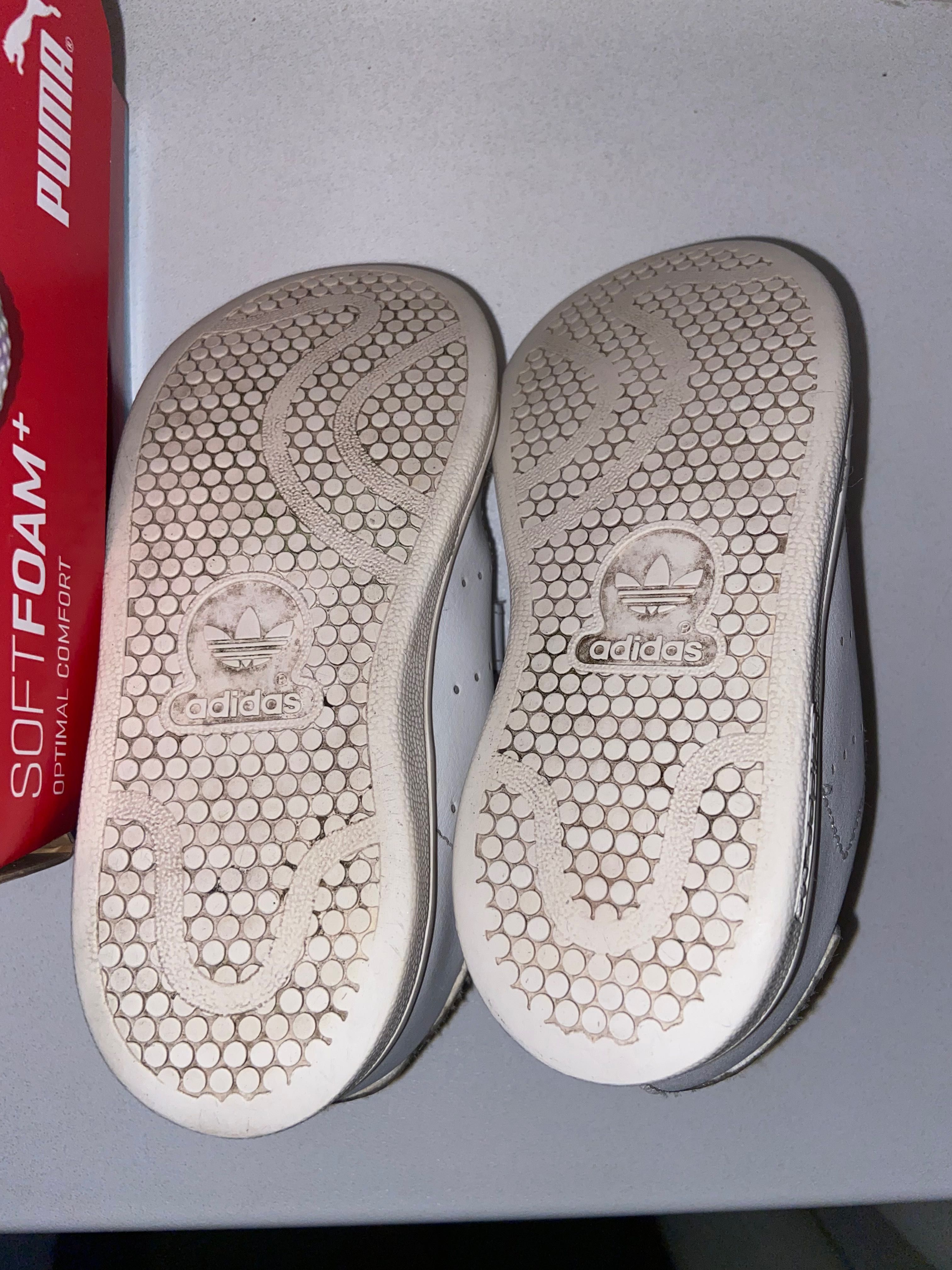 Кроссовки adidas на девочку, размер 26.
Удобные, красивые.