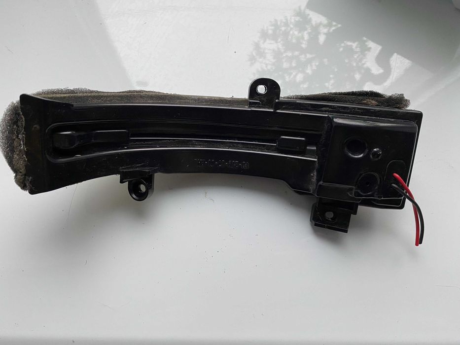 Повторювач поворотів, поворотник в дзеркало Mitsubishi Outlander
