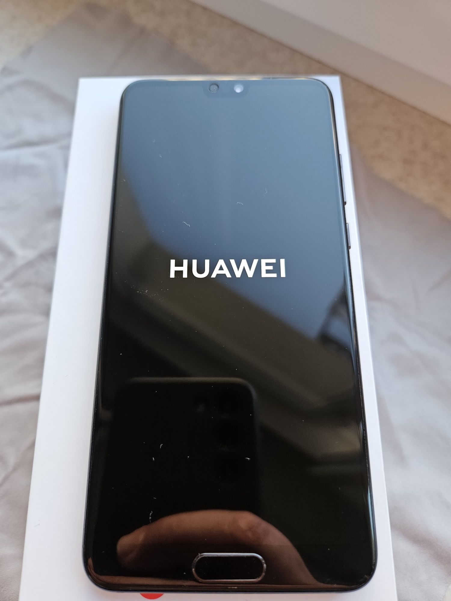 Смартфон Huawei P20 4/128