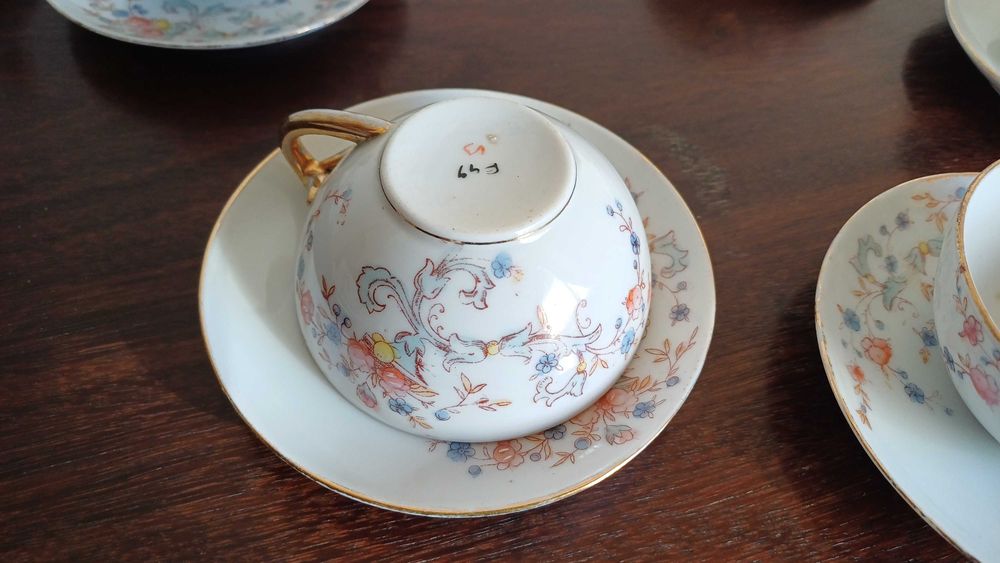 Chávenas em porcelana com marca