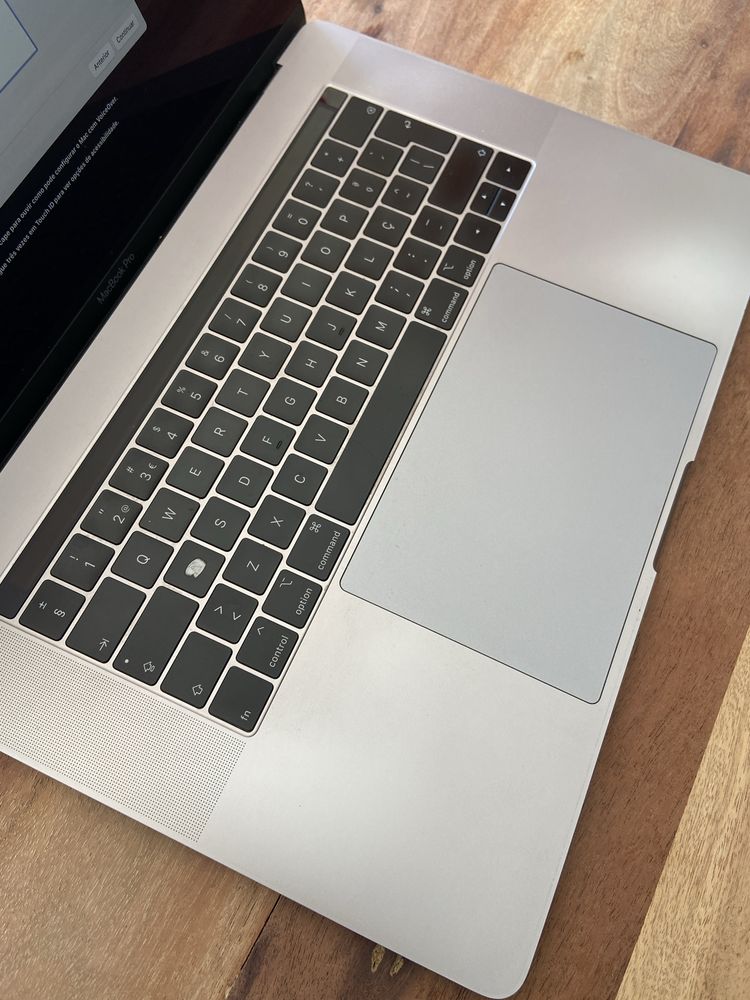 Macbook Pro 2018, 15”, i7 16RAM 256GB