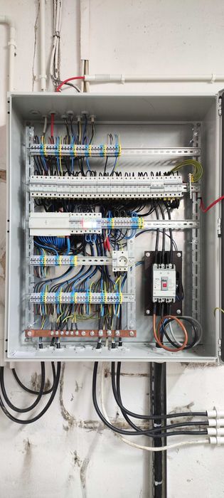 Usługi elektryczne Elektryk