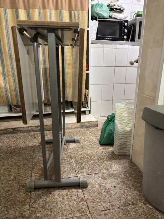 Mesa dobravel em cor branca