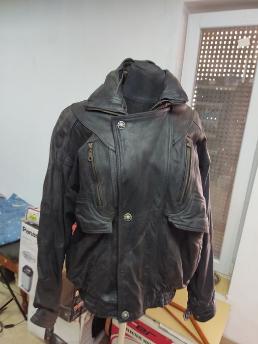 Кожаная куртка(демисезон .б.у.).