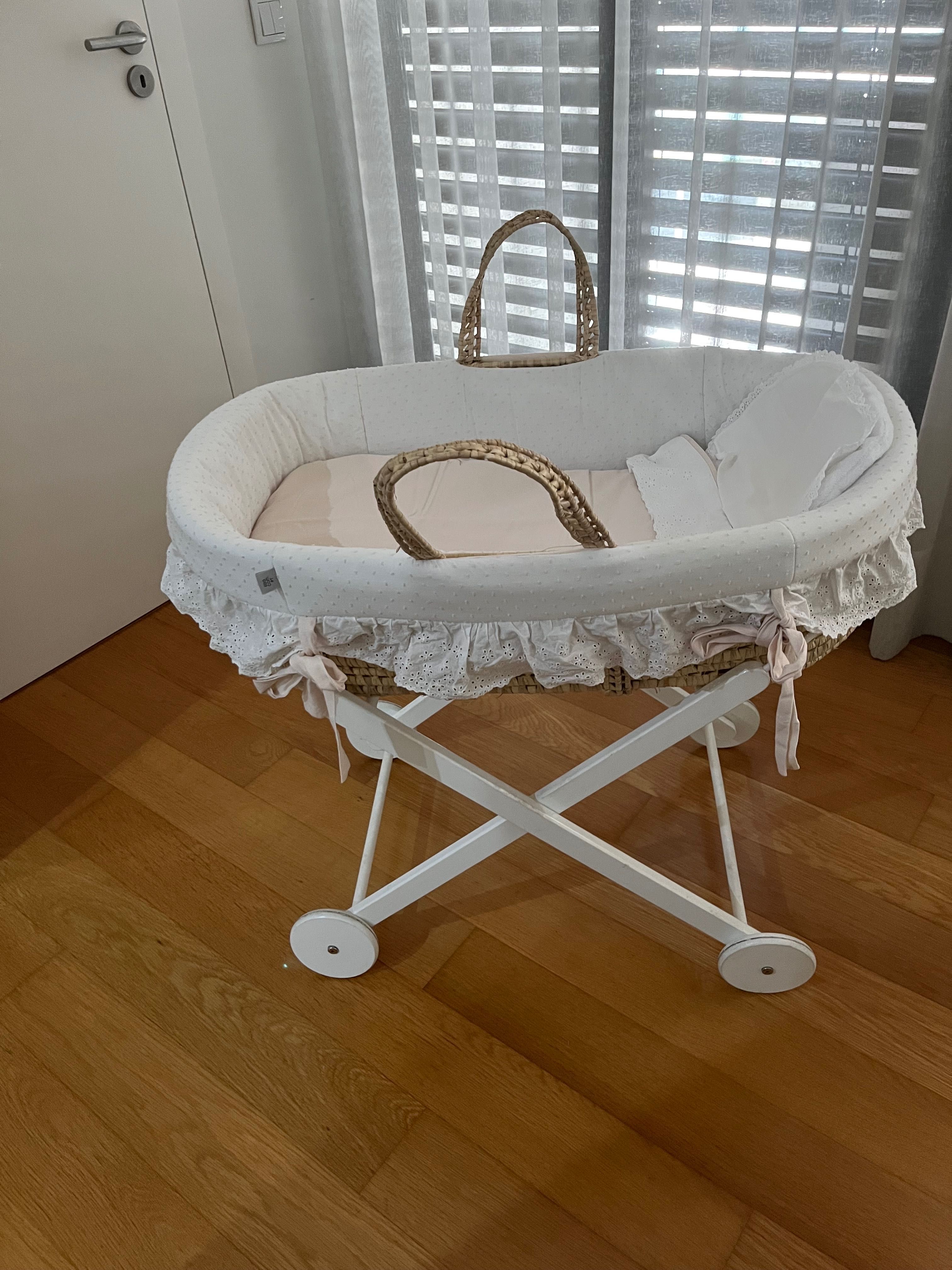 Alcofa bebé com suporte