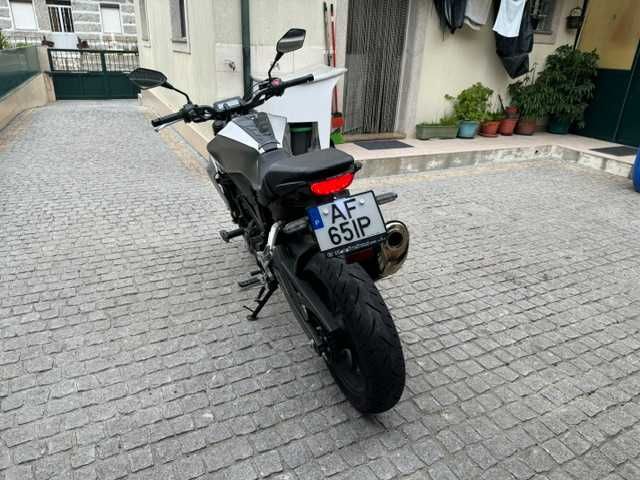 Honda CB300R Neo Sports Café Cinza 2000KMs