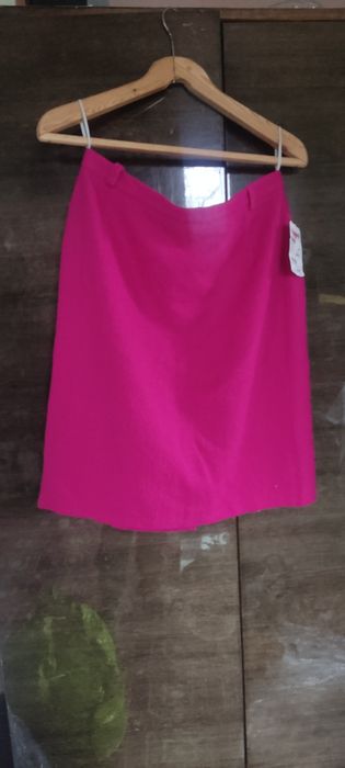 Спідниця кольору фуксія. 80% вовни. На підкладці.Привезено з Німеччини