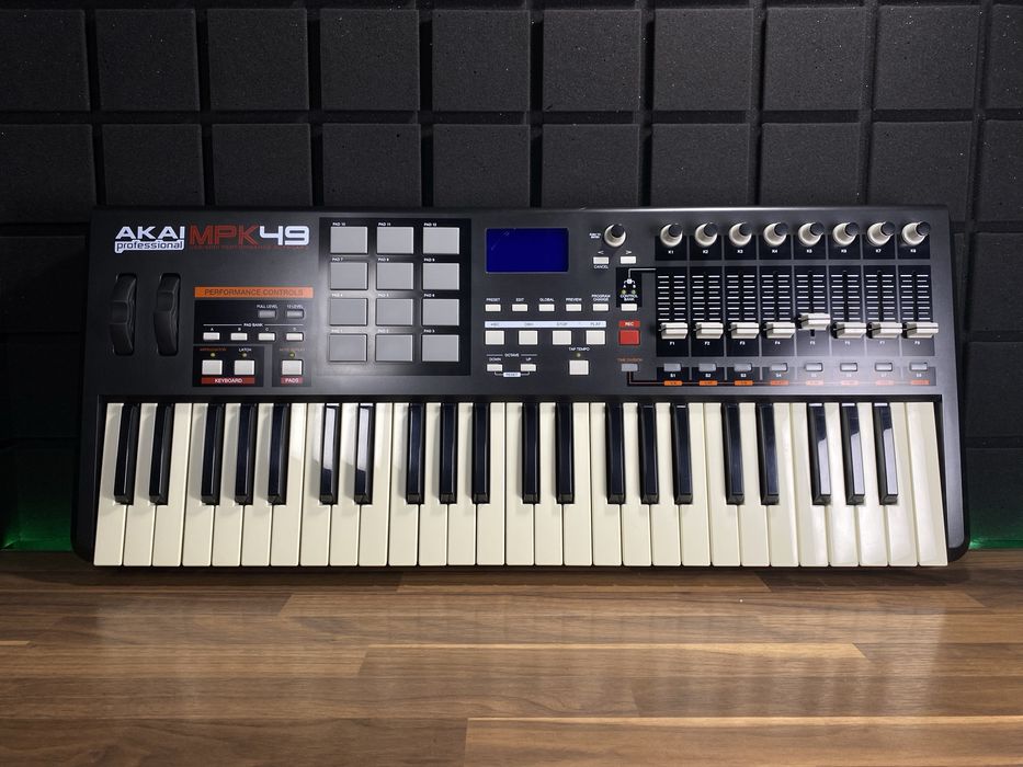 MIDI-контроллер Akai MPK 49