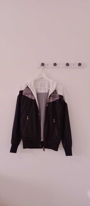 Blusão Nike Air preto e branco