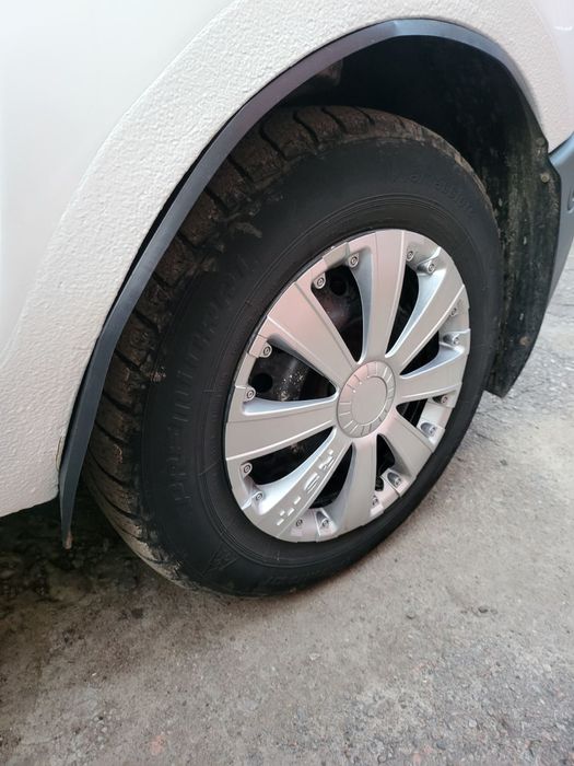 Сімейний або для роботи автомобіль