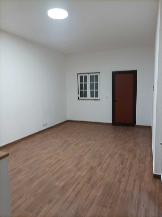 Arrenda-se T2 novo