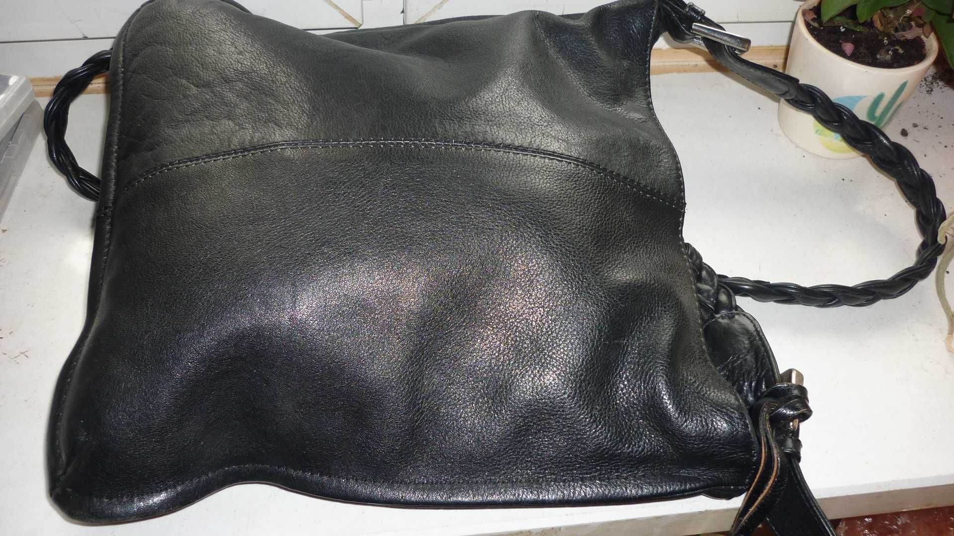 Debenhams- skórzana listonoszka  czarna