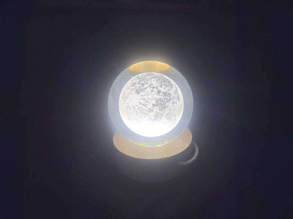 Lampka Nocna z Kryształową Kulą 3D