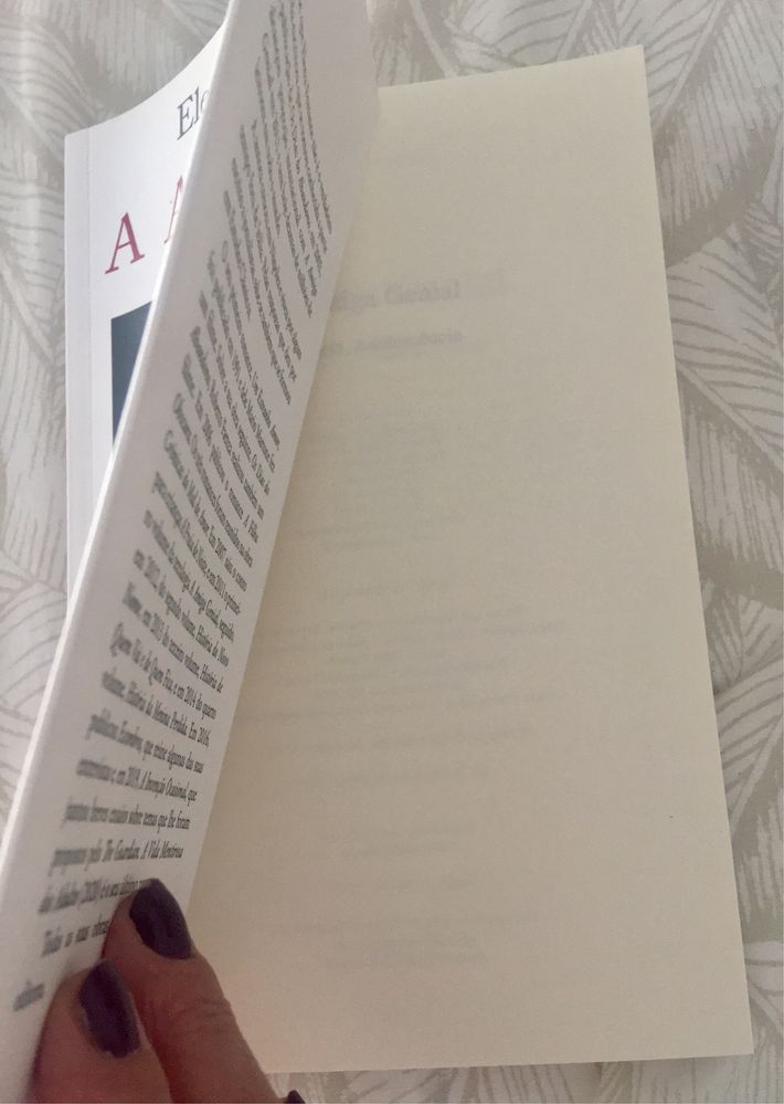 Livro A amiga genial de Elena Ferrante