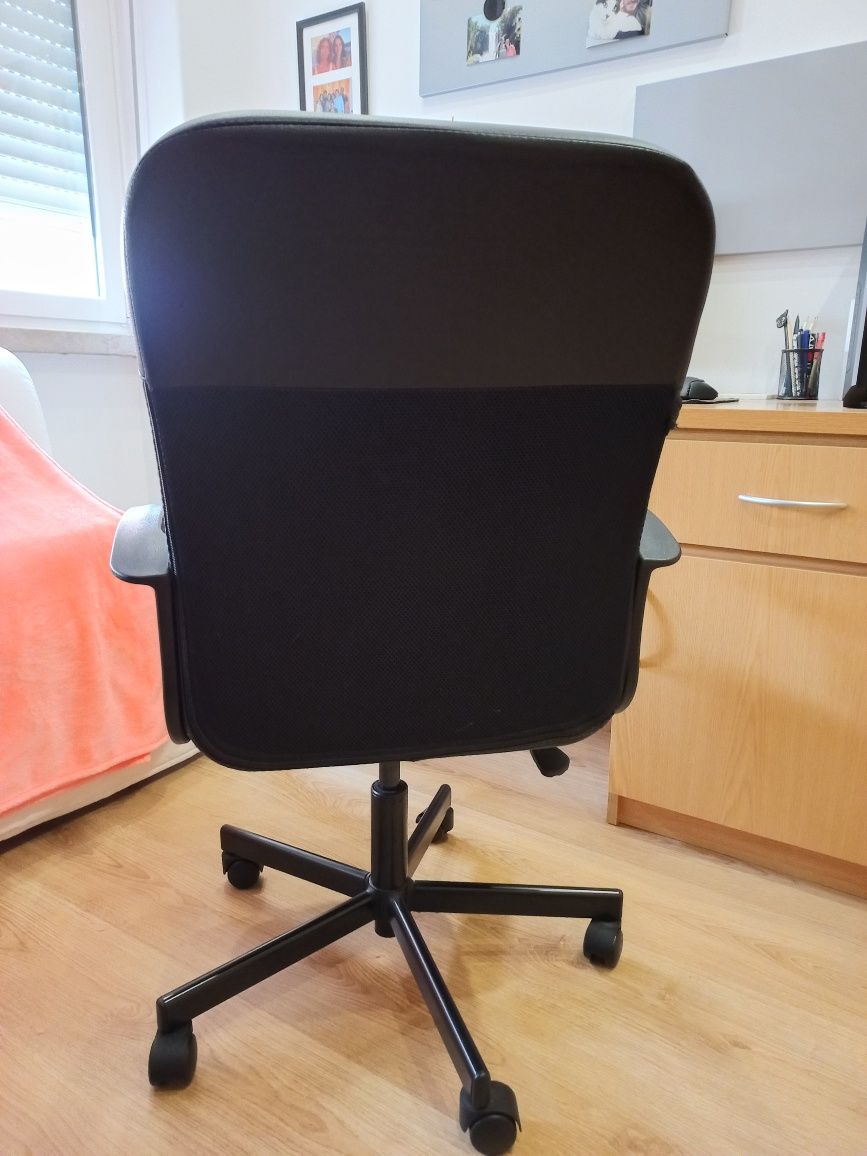 Cadeira de escritório preta
