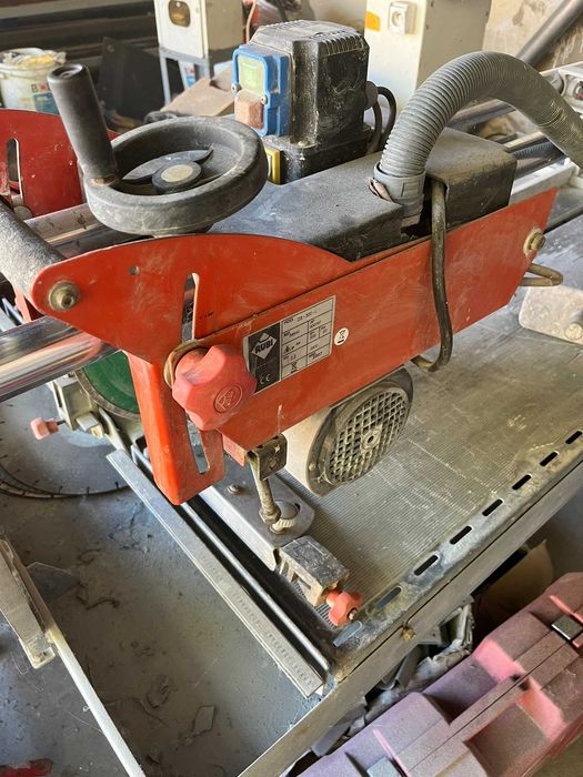 Przecinarka do glazury na mokro	Rubi	DS300L