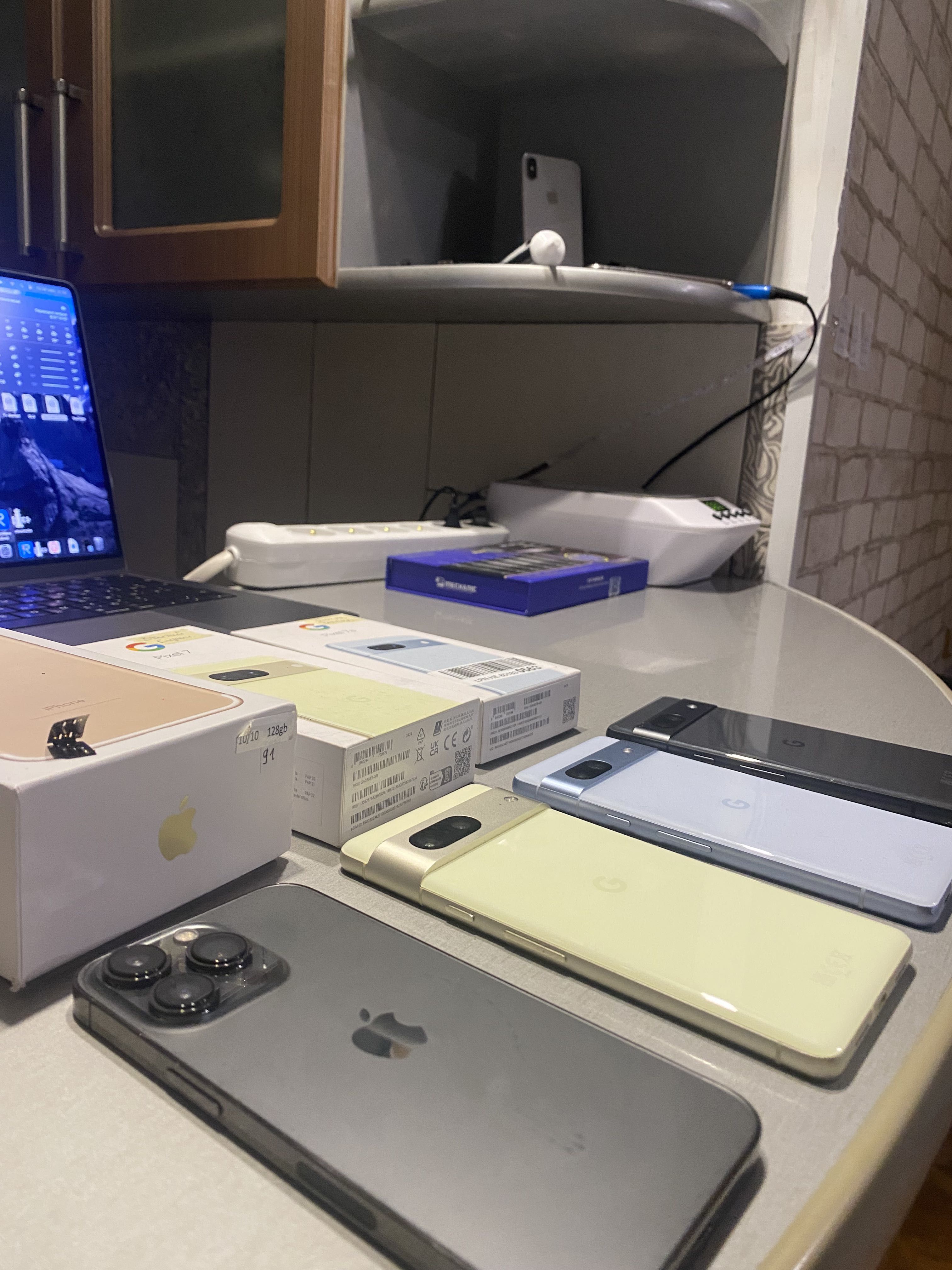 Ремонт телефонів, ноутбуків та іншої електроніки